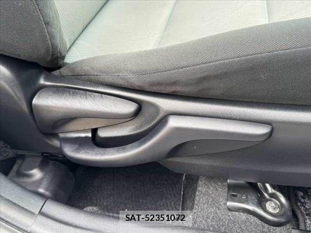 Toyota AQUA 2013-05 7271527-28