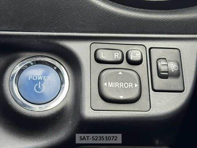 Toyota AQUA 2013-05 7271527-4