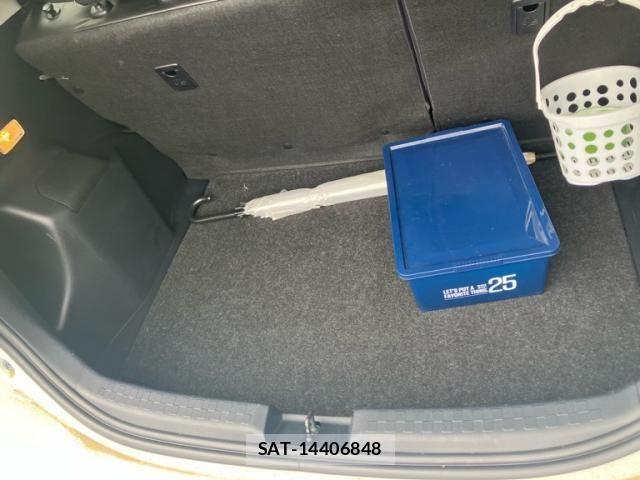 Toyota AQUA 2015-12 7271522-11