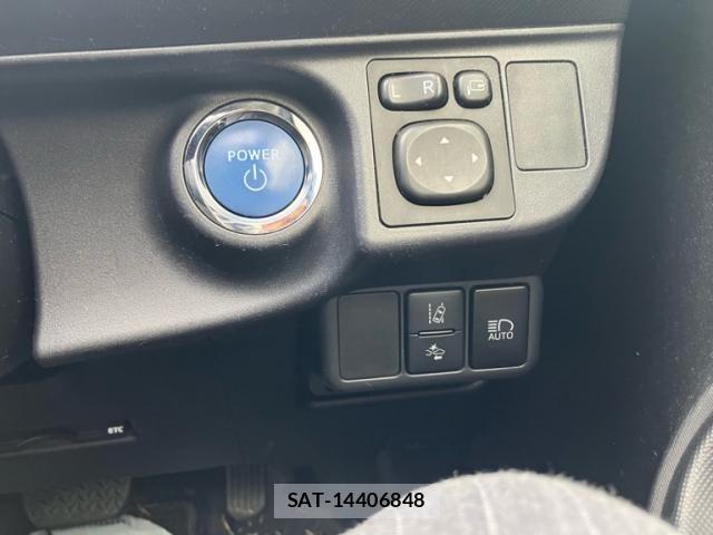 Toyota AQUA 2015-12 7271522-14