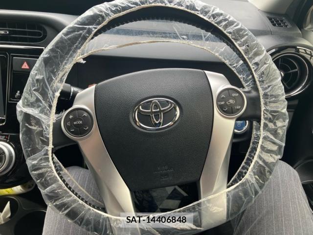 Toyota AQUA 2015-12 7271522-15