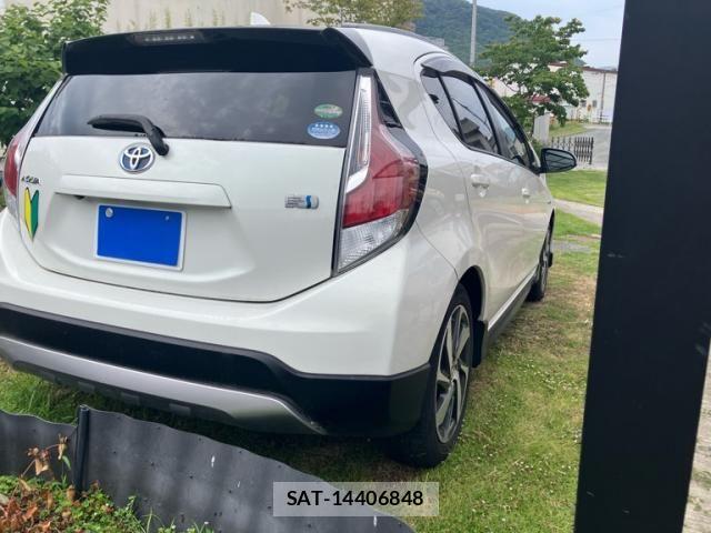 Toyota AQUA 2015-12 7271522-3