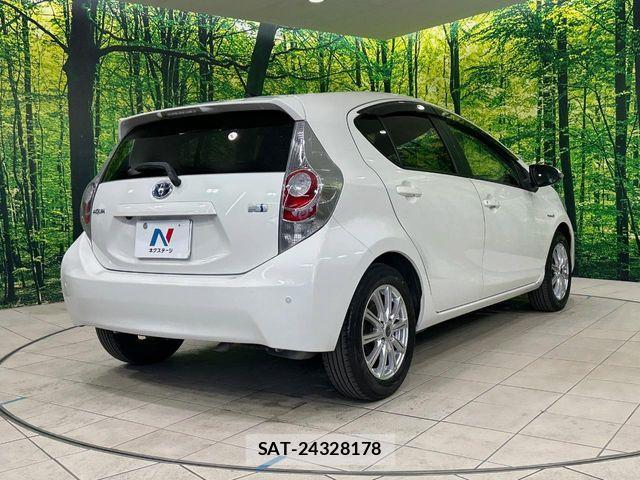 Toyota AQUA 2014-07 7271515-16