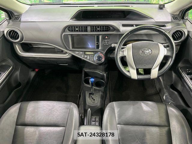Toyota AQUA 2014-07 7271515-1