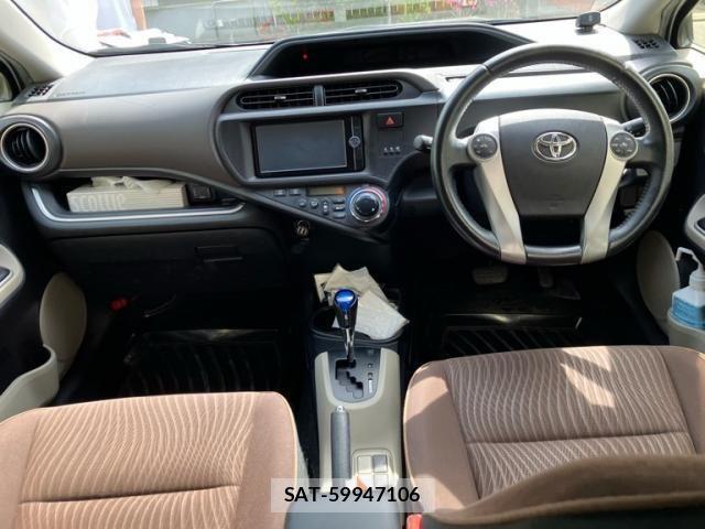 Toyota AQUA 2013-07 7271529-10