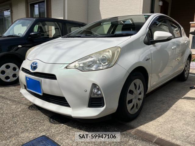 Toyota AQUA 2013-07 7271529-1