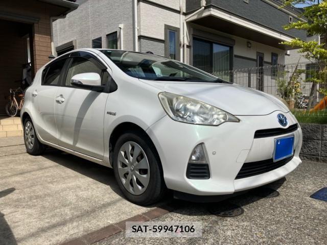 Toyota AQUA 2013-07 7271529-2