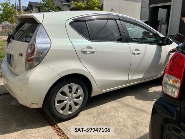 Toyota AQUA 2013-07 7271529-3