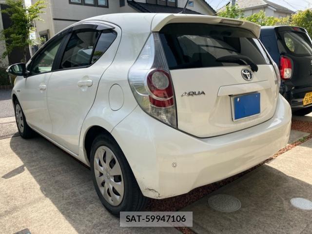 Toyota AQUA 2013-07 7271529-4