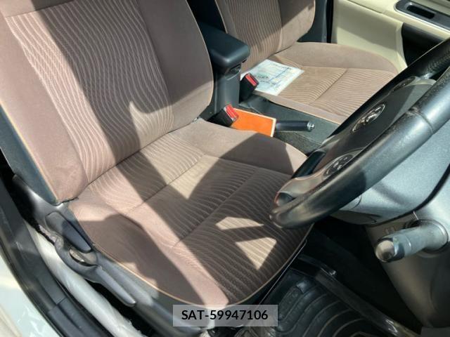 Toyota AQUA 2013-07 7271529-8