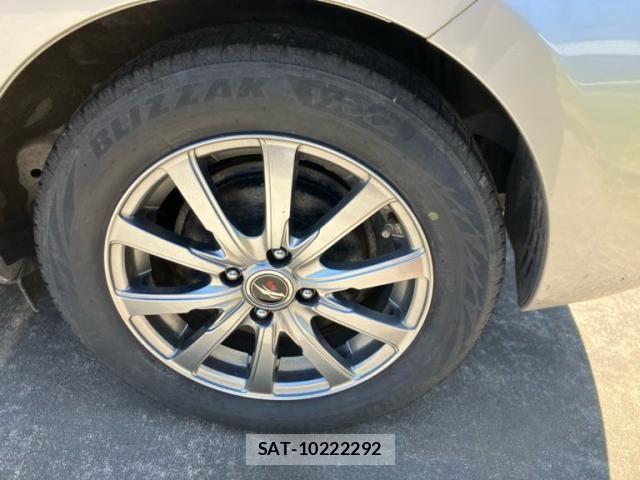 Toyota AQUA 2017-06 7271524-11