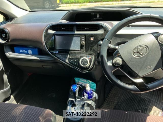 Toyota AQUA 2017-06 7271524-17