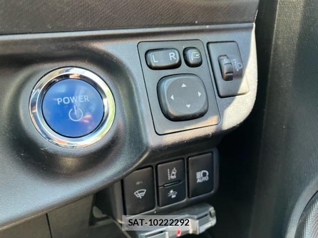 Toyota AQUA 2017-06 7271524-21