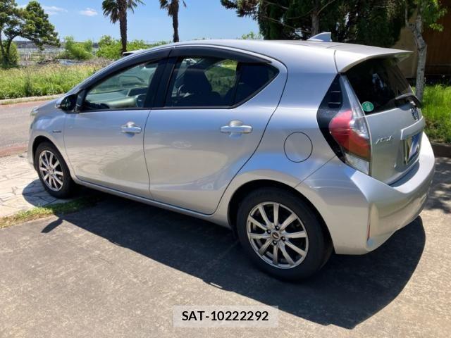 Toyota AQUA 2017-06 7271524-5