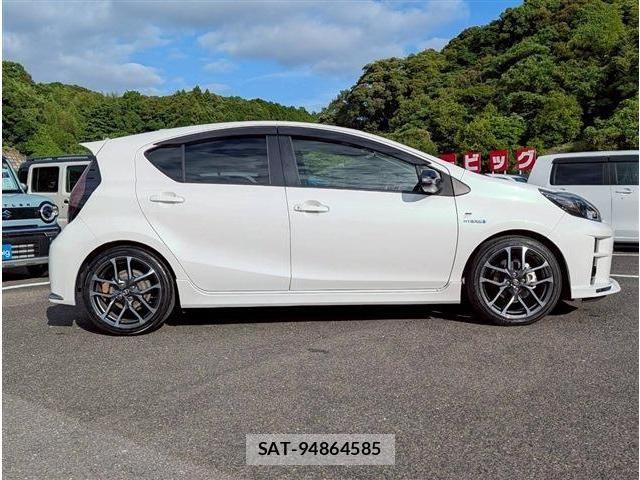 Toyota AQUA 2018-01 7271514-9