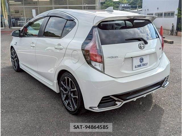 Toyota AQUA 2018-01 7271514-7