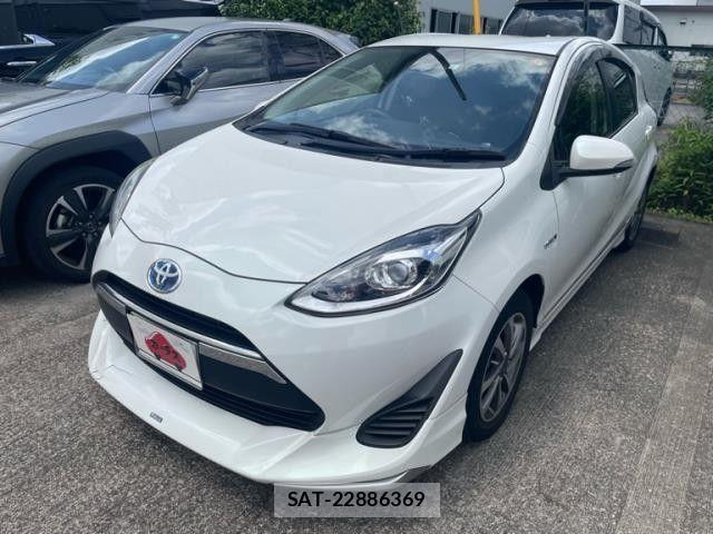 Toyota AQUA 2017-06 7271518-0