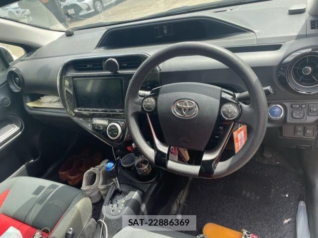 Toyota AQUA 2017-06 7271518-1