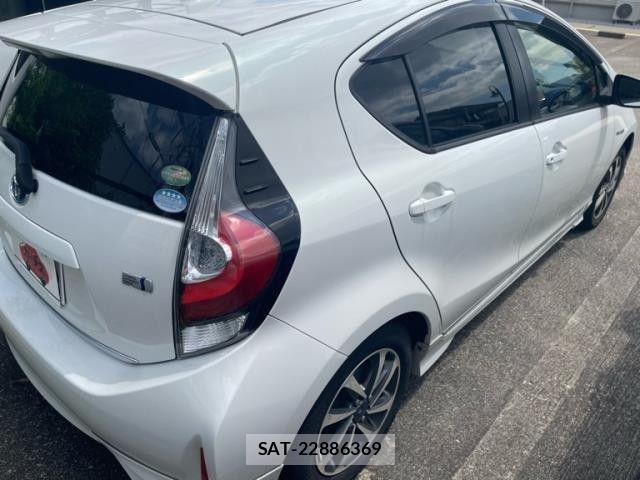 Toyota AQUA 2017-06 7271518-2