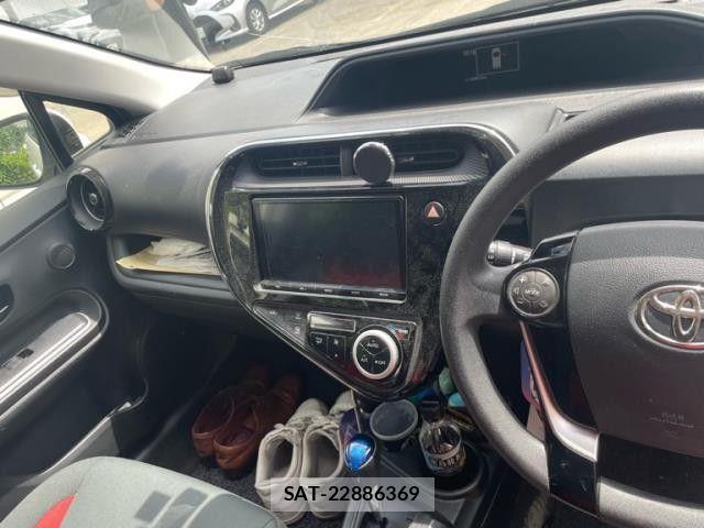 Toyota AQUA 2017-06 7271518-3