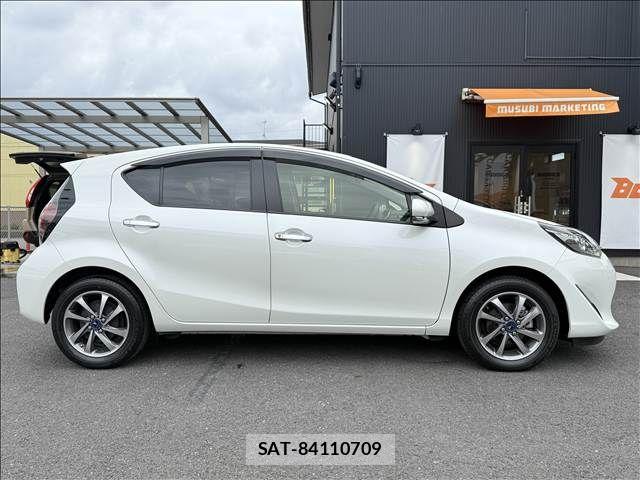 Toyota AQUA 2021-03 7271506-6