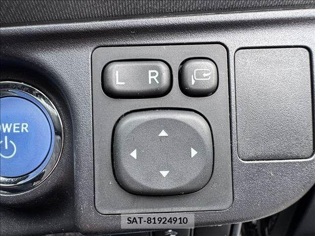 Toyota AQUA 2016-01 7271520-17