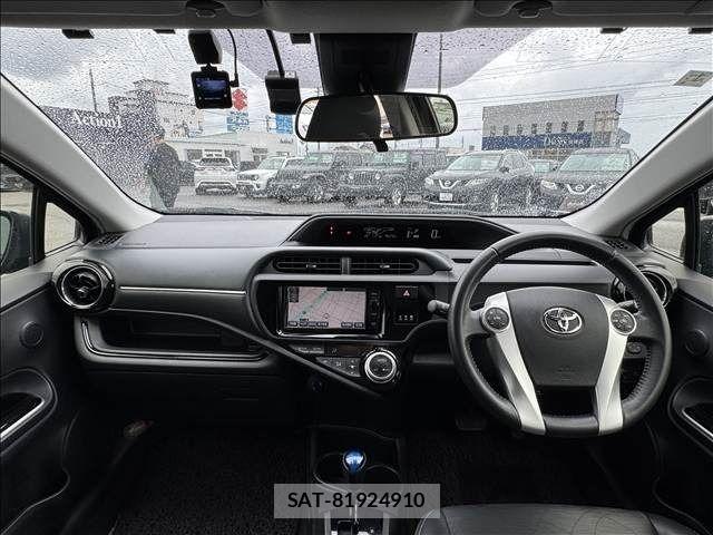 Toyota AQUA 2016-01 7271520-1