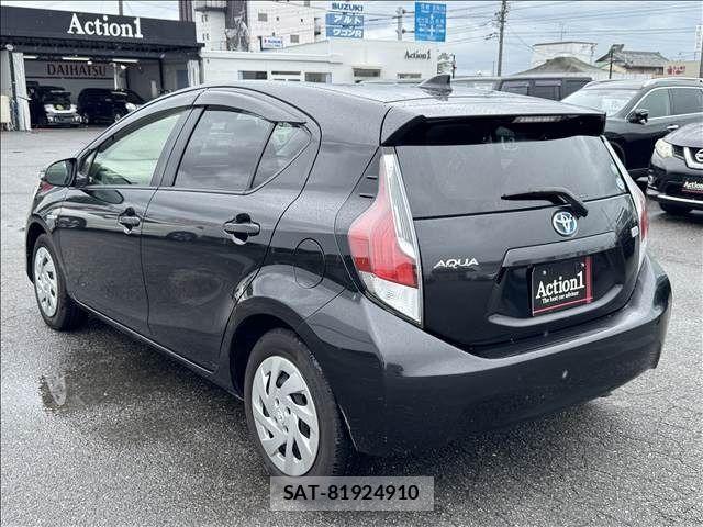 Toyota AQUA 2016-01 7271520-3