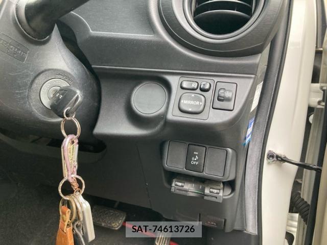 Toyota AQUA 2012-10 7271531-21