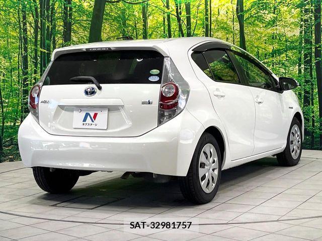 Toyota AQUA 2013-03 7271519-16