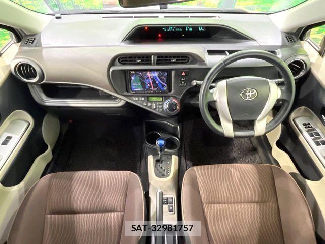 Toyota AQUA 2013-03 7271519-1