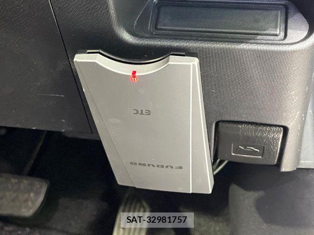 Toyota AQUA 2013-03 7271519-4