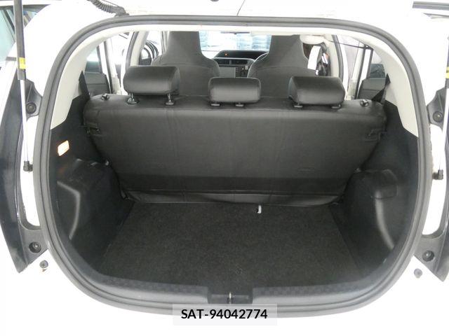 Toyota AQUA 2019-03 7325636-17