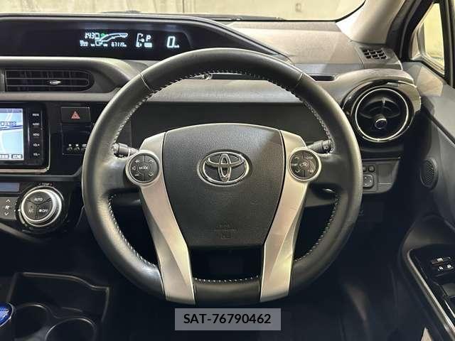 Toyota AQUA 2015-01 7325643-9
