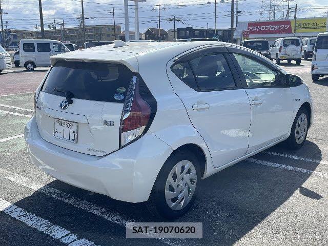 Toyota AQUA 2016-07 7325626-1