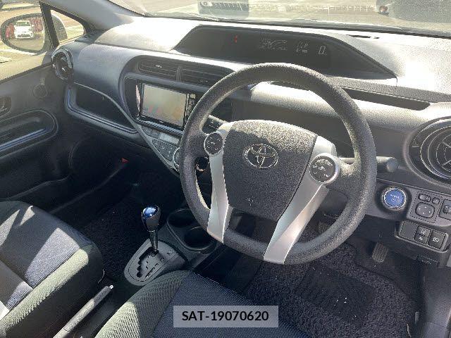 Toyota AQUA 2016-07 7325626-3