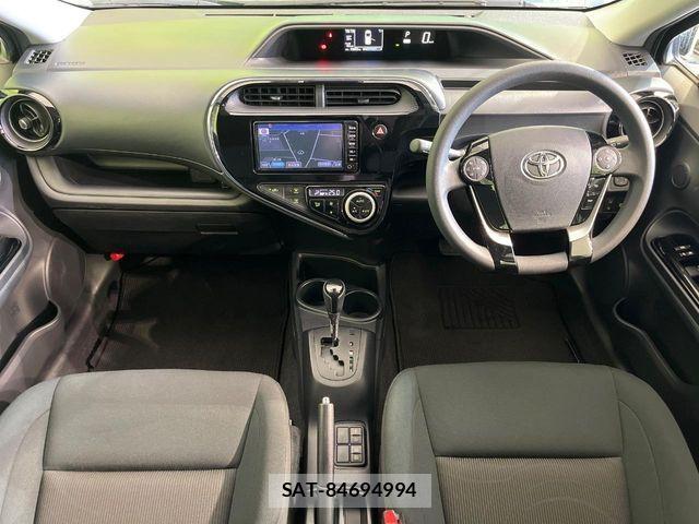 Toyota AQUA 2018-02 7325629-1