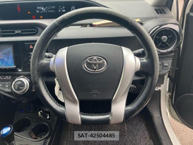 Toyota AQUA 2015-06 7325673-11