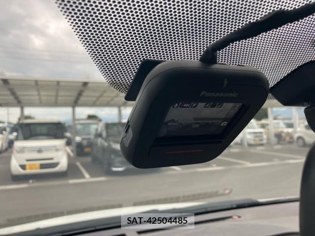 Toyota AQUA 2015-06 7325673-17