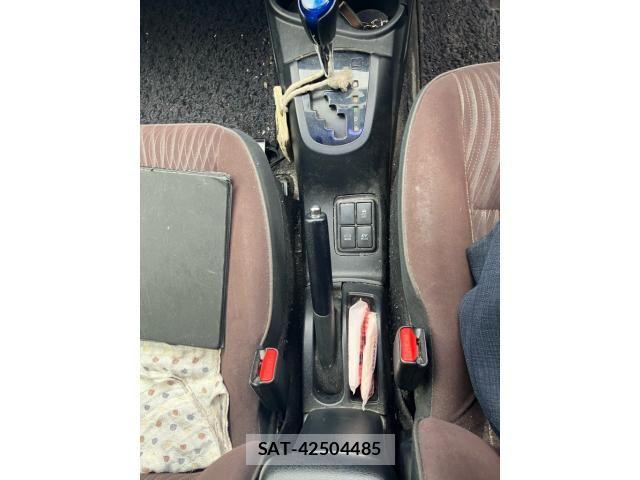 Toyota AQUA 2015-06 7325673-19
