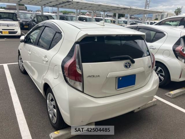 Toyota AQUA 2015-06 7325673-5