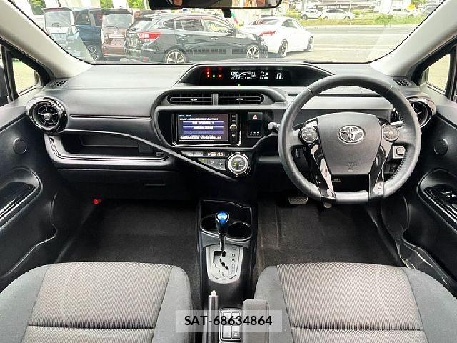 Toyota AQUA 2017-06 7325633-1