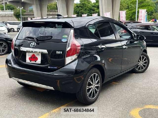Toyota AQUA 2017-06 7325633-2