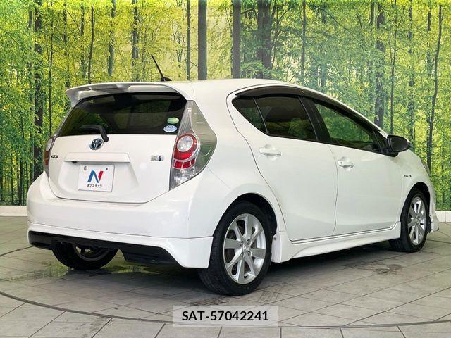 Toyota AQUA 2013-07 7325657-16