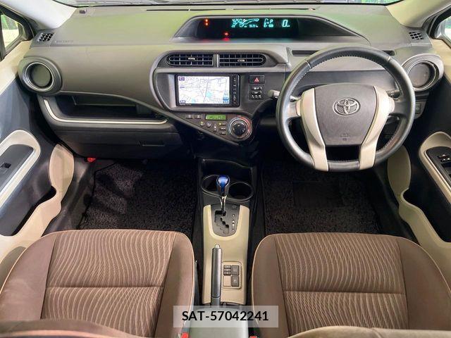 Toyota AQUA 2013-07 7325657-1