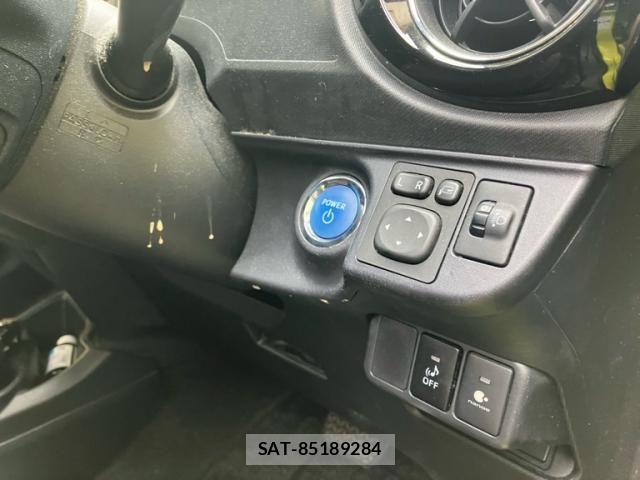 Toyota AQUA 2015-02 7325665-11