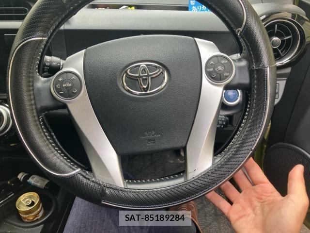 Toyota AQUA 2015-02 7325665-16