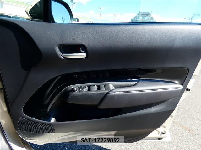 Toyota AQUA 2024-10 7325610-16