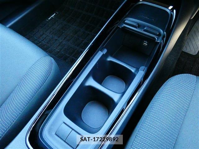 Toyota AQUA 2024-10 7325610-18