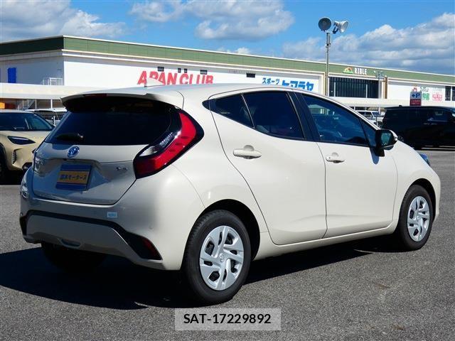 Toyota AQUA 2024-10 7325610-26